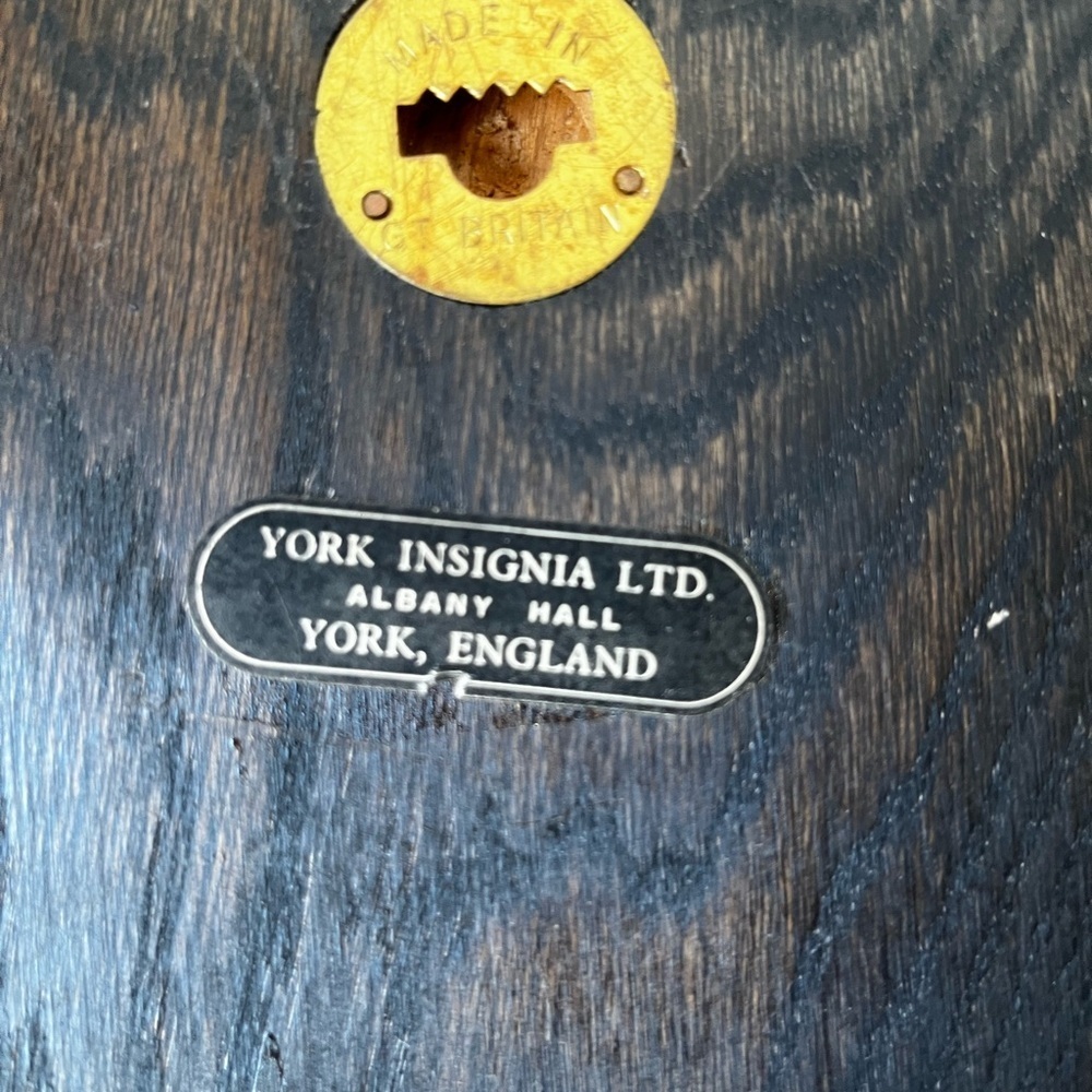 wooden plaques featuring family crests or coats of arms. McBrayer and Fllington. - Picture 11 of 16